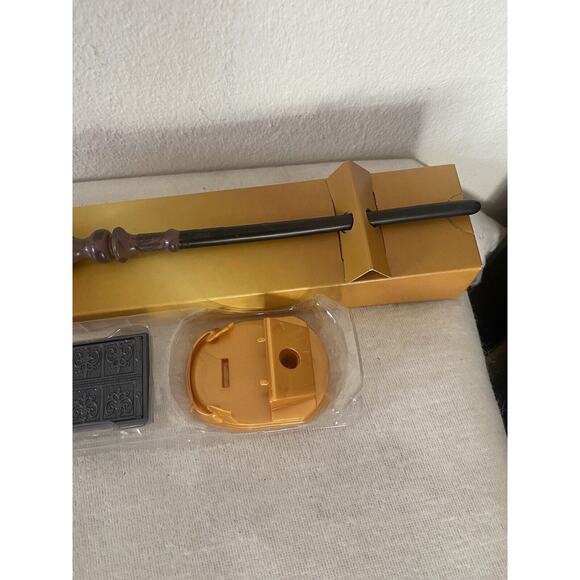 Wizarding World Harry Potter Mystery Wand Magical Artifacts Series New In box - Picture 8 of 8